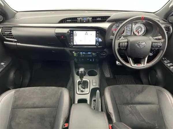 2023 Toyota Hilux — photo 2