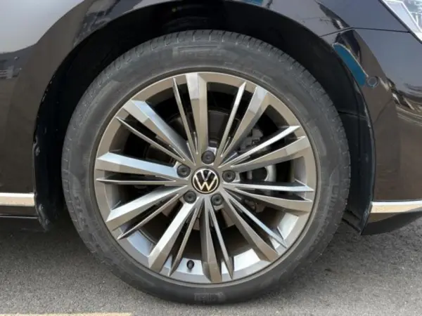 2022 Volkswagen Passat — photo 3