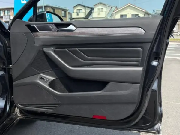 Volkswagen Passat Variant TSI Elegance Advance IQ Light Leather Seats Travel Assist ACC Lane Assist Clearance Sonar Blind Spot Seat Heaters & Ventilation Power Rear Gate Surround View Camera App-Connect ETC Non-Smoking Certified Warranty (Deep Black Pearl Effect) — photo 7
