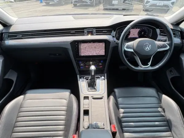 Volkswagen Passat Variant TSI Elegance Advance IQ Light Leather Seats Travel Assist ACC Lane Assist Clearance Sonar Blind Spot Seat Heaters & Ventilation Power Rear Gate Surround View Camera App-Connect ETC Non-Smoking Certified Warranty (Deep Black Pearl Effect) — photo 9