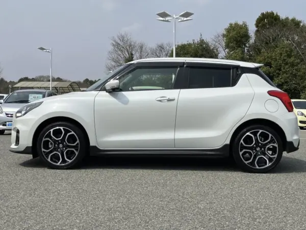 2021 Suzuki Swift — photo 2