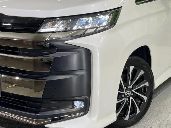 Toyota Noah 1.8 Hybrid S-Z — photo 8