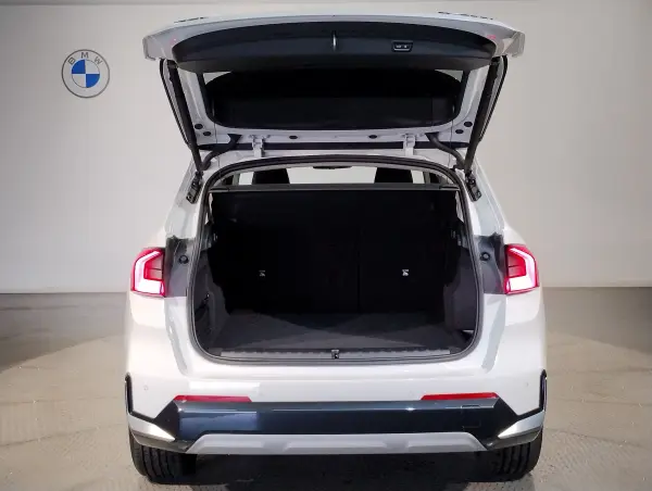 BMW X1 xDrive20i xLine DCT 4WD Active Cruise Control Head-Up Display LED Headlights Backup Camera Power Seats Power Trunk Collision Mitigation Braking Black Seats Seat Heaters Genuine 18-inch AW (Alpine White) — photo 9