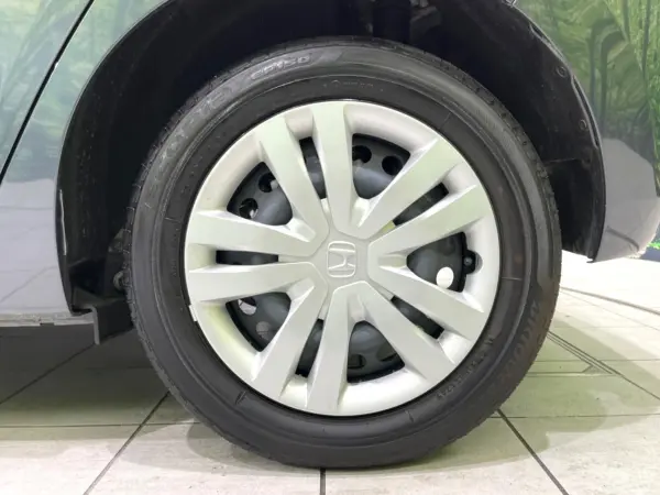 Honda Fit 1.5 e:HEV Home Non-Smoking Car Genuine 9-inch Navi Backup Camera Honda Sensing Corner Sensors Auto Light LED Headlights ETC Electric Parking Brake Lane Departure Warning Half Leather Seats Auto Air Conditioning Smart Key (Meteoroid Gray Metallic) — photo 9