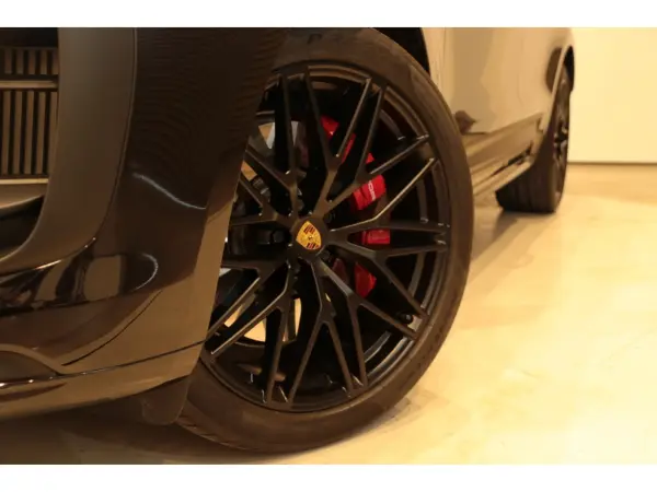 2022 Porsche Macan — photo 3