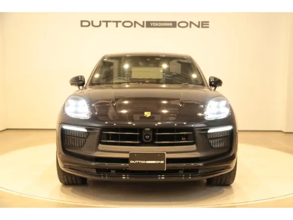 Porsche Macan GTS PDK 4WD One Owner Sports Chrono Package Sports Exhaust 14-Way Memory Seat Air Suspension Seat Heater Color Crest Cap Red Model Logo Spec (Jet Black Metallic) — photo 7