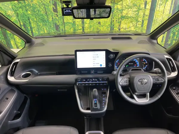 2025 Toyota Noah — photo 2