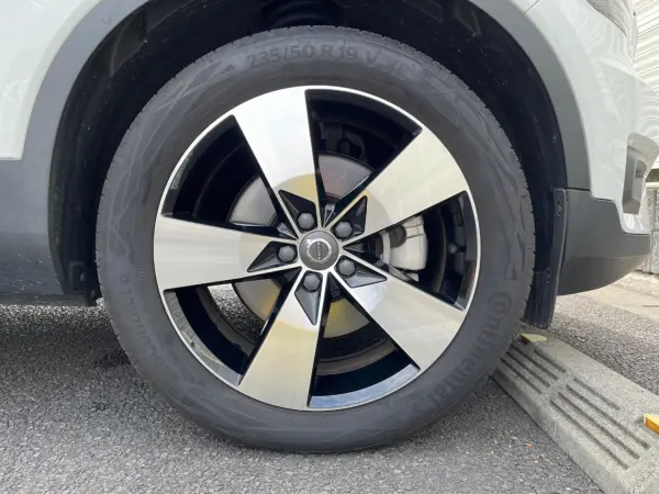 Volvo XC40 B4 Momentum Certified Used Car Genuine 19-inch Wheels Climate Package Collision Mitigation System 360-Degree View Camera Pilot Assist Genuine 9-inch Navigation Seat Heater Steering Heater (Ice White) — photo 9