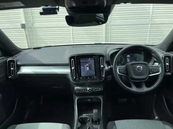 2021 Volvo Xc40 — photo 2