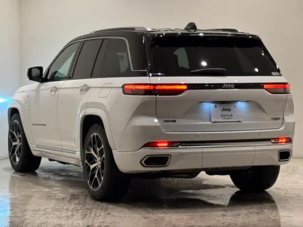 2023 Jeep Grand Cherokee — photo 2