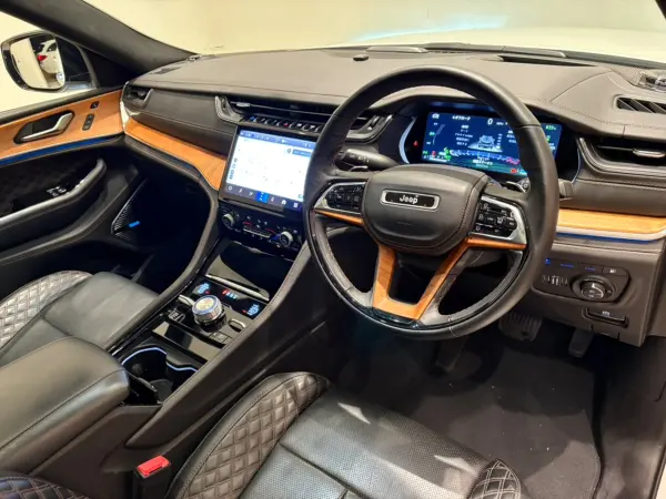 2023 Jeep Grand Cherokee — photo 3