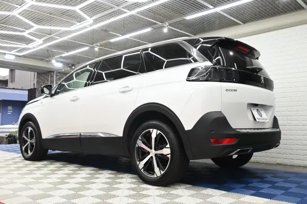 2022 Peugeot 5008 — photo 3