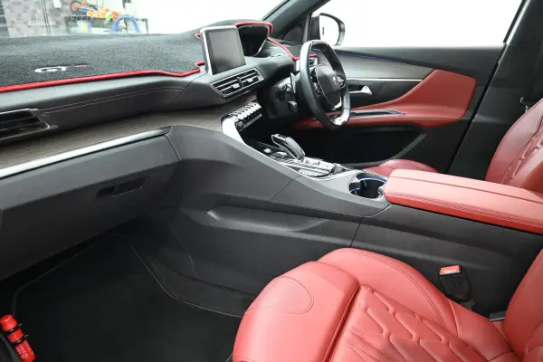 2022 Peugeot 5008 — photo 2