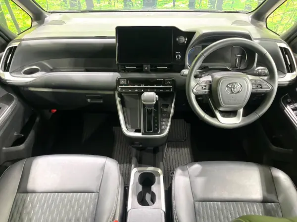 2024 Toyota Noah — photo 2