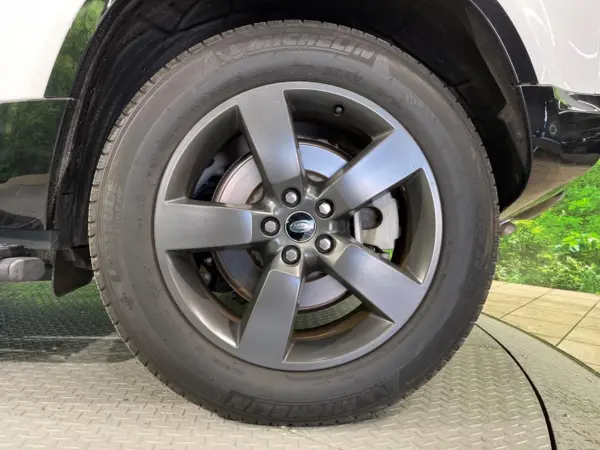 Land Rover Defender 110 X Dynamic HSE 3.0L D300 Diesel Turbo 4WD Certified Used Car Air Suspension Sliding Panoramic Roof Front Seat Heaters Full Digital Instrument Cluster Meridian Sound Adaptive Cruise Control Surround Camera Power Steering Column (Fuji White (Solid)) — photo 8