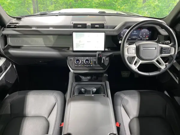 2023 Landrover Defender — photo 2