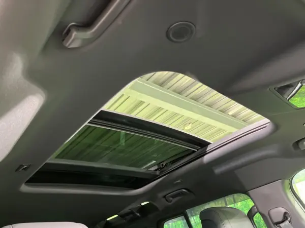 2023 Landrover Defender — photo 3