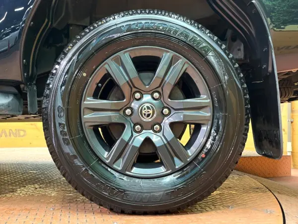 Toyota Hilux 2.4 Z Diesel Turbo 4WD Non-Smoking Vehicle BIG-X11 Navigation Backup Camera Radar Cruise Safety Sense Downhill Assist Stability Control Dashcam LED Head & Fog Lights Genuine 17-inch Alloy Wheels ETC Smart Key (Attitude Black Mica) — photo 9