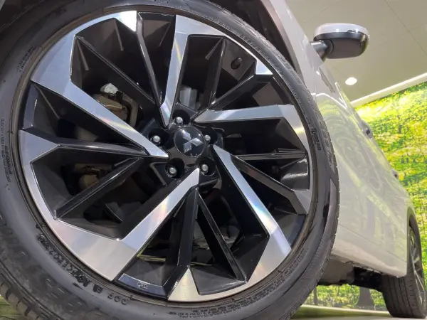 Mitsubishi Outlander PHEV 2.4 P 4WD Sunroof Genuine 9-inch Navigation Surround View Camera Collision Mitigation System Radar Cruise BOSE Sound Non-smoking Vehicle Power Rear Gate Leather Seats All-Seat Heaters Dashcam Corner Sensors ETC (White Diamond) — photo 9