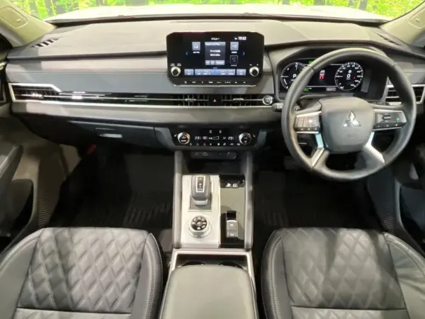 2022 Mitsubishi Outlander — photo 2