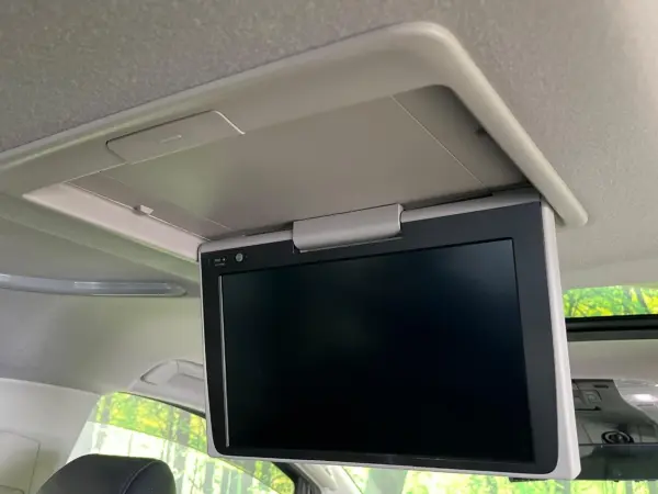 Toyota Alphard Hybrid 2.5 SR C Package E-Four 4WD Sunroof Genuine 9-inch Navigation Flip-down Monitor Dual Power Sliding Doors Safety Sense Power Back Door Power Seat Seat Heater Seat Ventilation Steering Heater Non-smoker (Black) — photo 7
