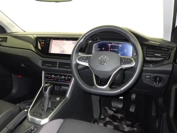 2024 Volkswagen Polo — photo 2