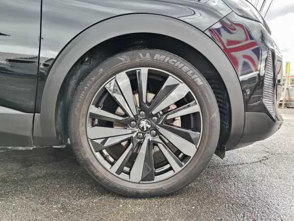 Peugeot 5008 GT BlueHDi Black Pack Diesel Turbo Panorama Sunroof/Seat Heater/19AW/3rd Row Seats/4 New Tires/Active Safety Brake/Adaptive Lights/High Beam Assist/Surround Camera/Park Assist/ACC/BSM/ETC/Front and Rear Aftermarket Dashcam (Perla Nera Black) — photo 7