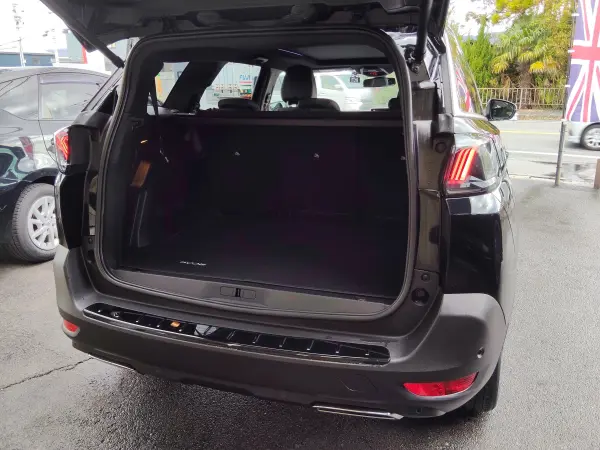 Peugeot 5008 GT BlueHDi Black Pack Diesel Turbo Panorama Sunroof/Seat Heater/19AW/3rd Row Seats/4 New Tires/Active Safety Brake/Adaptive Lights/High Beam Assist/Surround Camera/Park Assist/ACC/BSM/ETC/Front and Rear Aftermarket Dashcam (Perla Nera Black) — photo 9