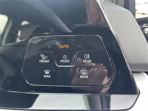 Volkswagen Golf TDI Active Advance Platinum Edition Diesel Turbo Ambient Light HUD PDC (Black) — photo 9