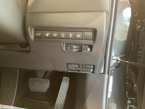 2025 Toyota Harrier — photo 2