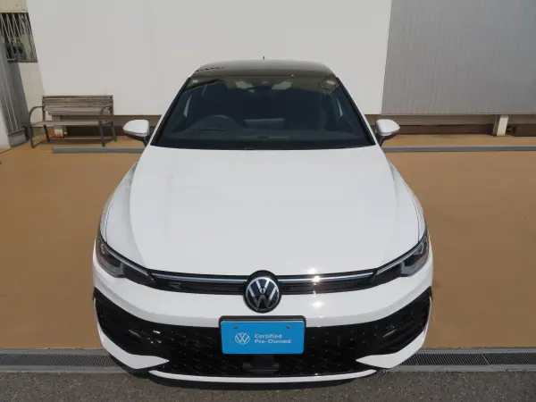 Volkswagen Golf TDI R-Line Diesel Turbo 8.5 One-Owner Company Car Non-Smoking DiscoverPro App-Connect (Apple CarPlay Android Auto) TechP (Dynamic Cornering Light, Dynamic Light Assist, Around View Monitor, IQ.LIGHT) (Pure White Black Two-Tone) — photo 7