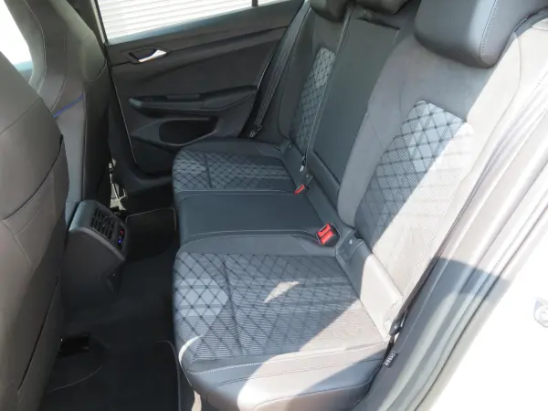 2025 Volkswagen Golf — photo 3