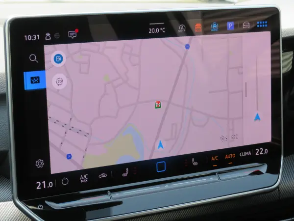 Volkswagen Golf TDI R-Line Diesel Turbo 8.5 One-Owner Company Car Non-Smoking DiscoverPro App-Connect (Apple CarPlay Android Auto) TechP (Dynamic Cornering Light, Dynamic Light Assist, Around View Monitor, IQ.LIGHT) (Pure White Black Two-Tone) — photo 9