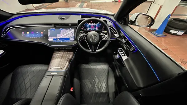 Mercedes-Benz E-Class E300 Exclusive (ISG Model) MP202501 Opalescent White Nappa Leather Black Digital Interior Package Leather Exclusive Package Panoramic Sliding Roof 2L Turbo MBUX (Opalescent White) — photo 9