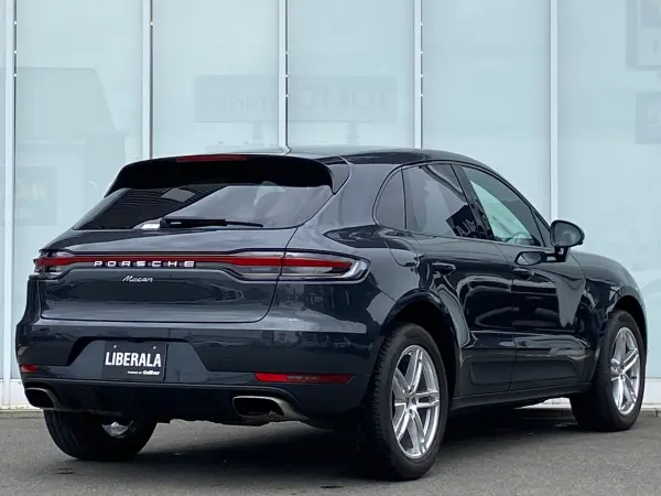 Porsche Macan PDK 4WD Sport Chrono PASM Steering Plus PKG OP 19-inch Wheels 14-Way Power Seat Dealer Service Records 20/21/22/23/24/25 Non-Smoker Spare Key ACC PAS Power Back Door Surround View Camera Beige Leather Dash Cam (Volcano Grey Metallic) — photo 9