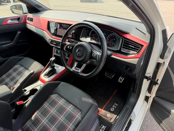 2020 Volkswagen Polo — photo 2