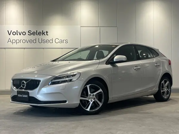 Volvo V40 D4 Momentum Diesel Turbo — thumbnail 1