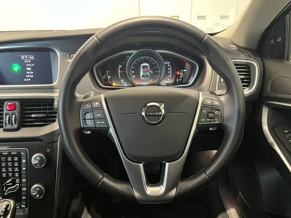 Volvo V40 D4 Momentum Diesel Turbo — photo 9