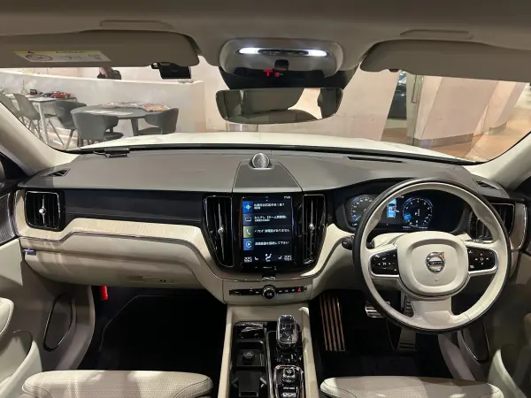 2020 Volvo Xc60 — photo 2