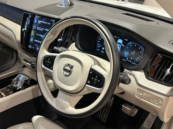 2020 Volvo Xc60 — photo 3