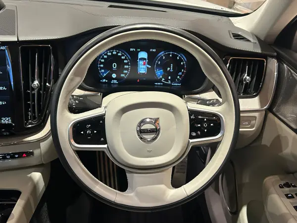 Volvo XC60 B5 AWD Inscription 4WD Panoramic Glass Sunroof Bowers & Wilkins Surround Sound Electronically Controlled Air Suspension Head-Up Display Intellisafe Genuine Leather Seats Seat Heaters Seat Ventilation Power Tailgate (Crystal White Pearl (707)) — photo 7