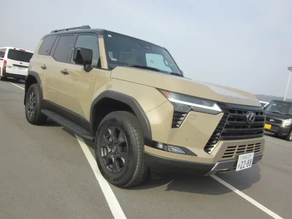 Lexus GX550 OverTrail Plus 4WD Mark Levinson Hitch Member Security Digital Mirror (Moon Desert & Black) — thumbnail 1