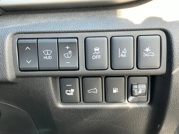 Mitsubishi Eclipse Cross PHEV 2.4 P 4WD Non-Smoking / OP Leather / Full-Seg Navigation & Backup Camera / My Pilot & e-Assist / HUD / Hands-Free Power Tailgate / Keyless Operation / LED Head & Fog Lights (Pearl White) — photo 8