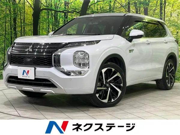 Mitsubishi Outlander PHEV 2.4 P 4WD with Multi-Around Monitor, Blind Spot, My Pilot, Power Seat with Memory Function, Steering Heater, Non-Smoking, Bluetooth, Factory Navigation, Power Back Door, ETC, Seat Heater (White Diamond)