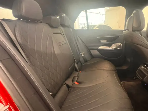 Mercedes-Benz E-Class Wagon E200 Avantgarde AMG Line Package (ISG equipped model) MP202501 New Car Warranty Transfer/Digital Interior Package/Leather Exclusive Package/Advanced Package/Panoramic Sliding Roof/AMG Line Package/Hyperscreen/Genuine Leather/Ventilated Seats/Smoke-Free Vehicle (Red) — photo 9