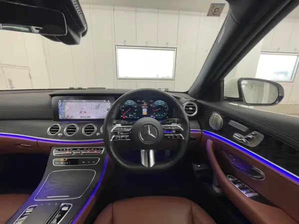 Mercedes-Benz E-Class Wagon E200 Sport (BSG Model) AMG Line Nappa Leather Seats Seat Heater Ambient Light Foot Trunk Opener Burmester 360-Degree Camera Ambient Light Power Seats with Memory Panoramic Sliding Roof (Diamond White) — photo 9