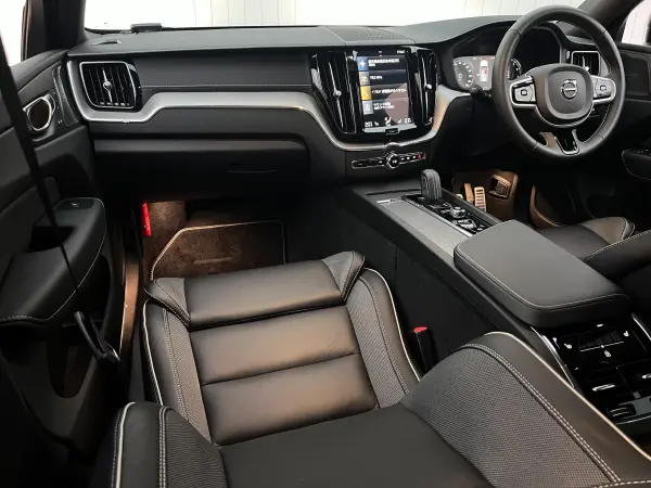2021 Volvo Xc60 — photo 3
