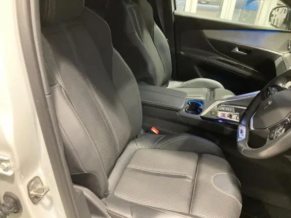 2022 Peugeot 5008 — photo 7 | Tuminion Kenya