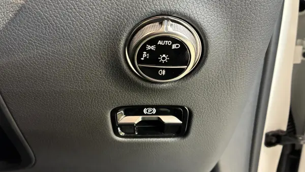 Mercedes-Benz GLC220 d 4MATIC Core (ISG) AMG Line Package Diesel Turbo 4WD MP202502 Polar White Demo Car Non-Smoking Panoramic 360 Camera CarPlay Seat Heater YouTube Memory Power Seat Ambient Light Power Trunk Foot Trunk Opener 20AW (Polar White) — photo 7