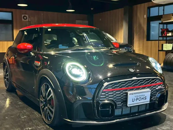 Mini John Cooper Works 3 Door (Midnight Black Metallic)